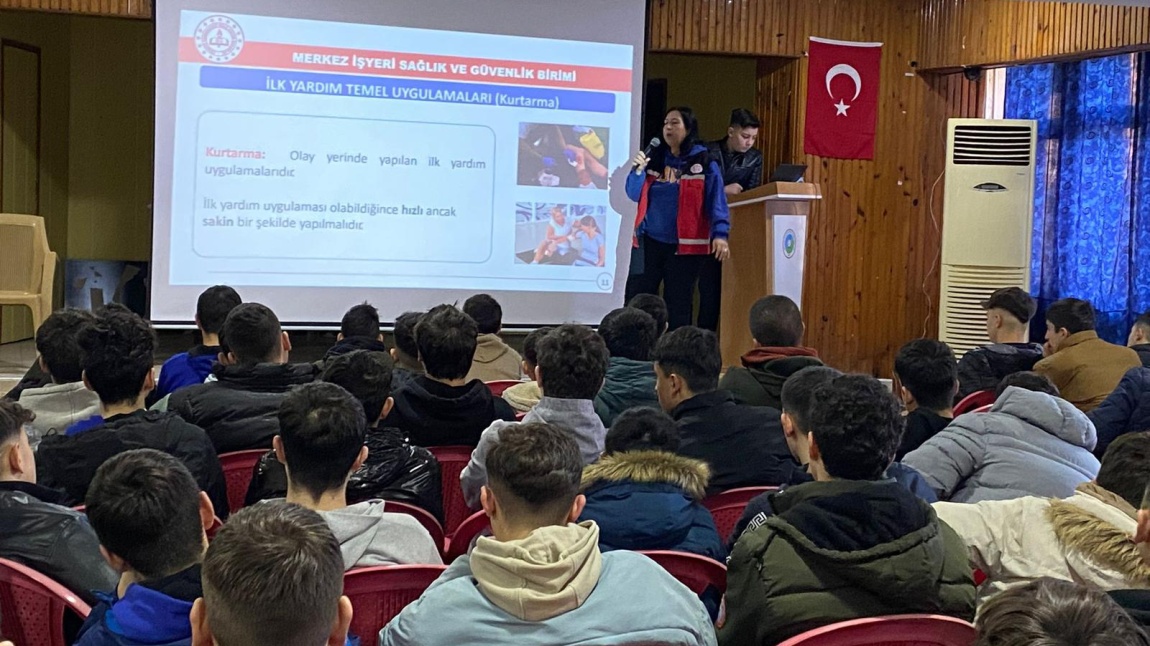 Ünye Mehmet Necati Vidinli Mesleki ve Teknik Anadolu Lisesi’nde İlk Yardım Semineri Düzenlendi